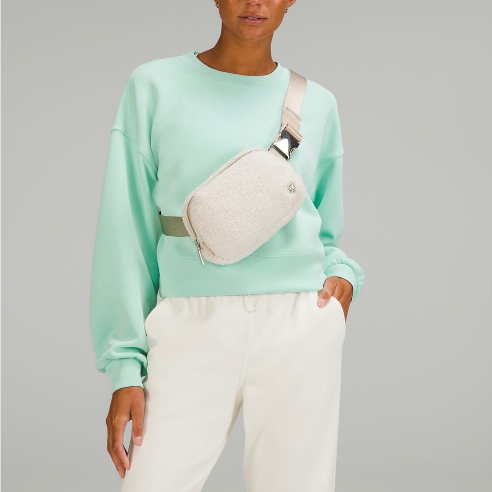 Lululemon Everywhere Fleece Belt Bag - Picture 5 of 5